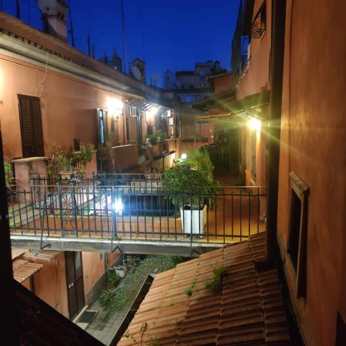 Julia Nel Cuore Di Trastevere 罗马 外观 照片